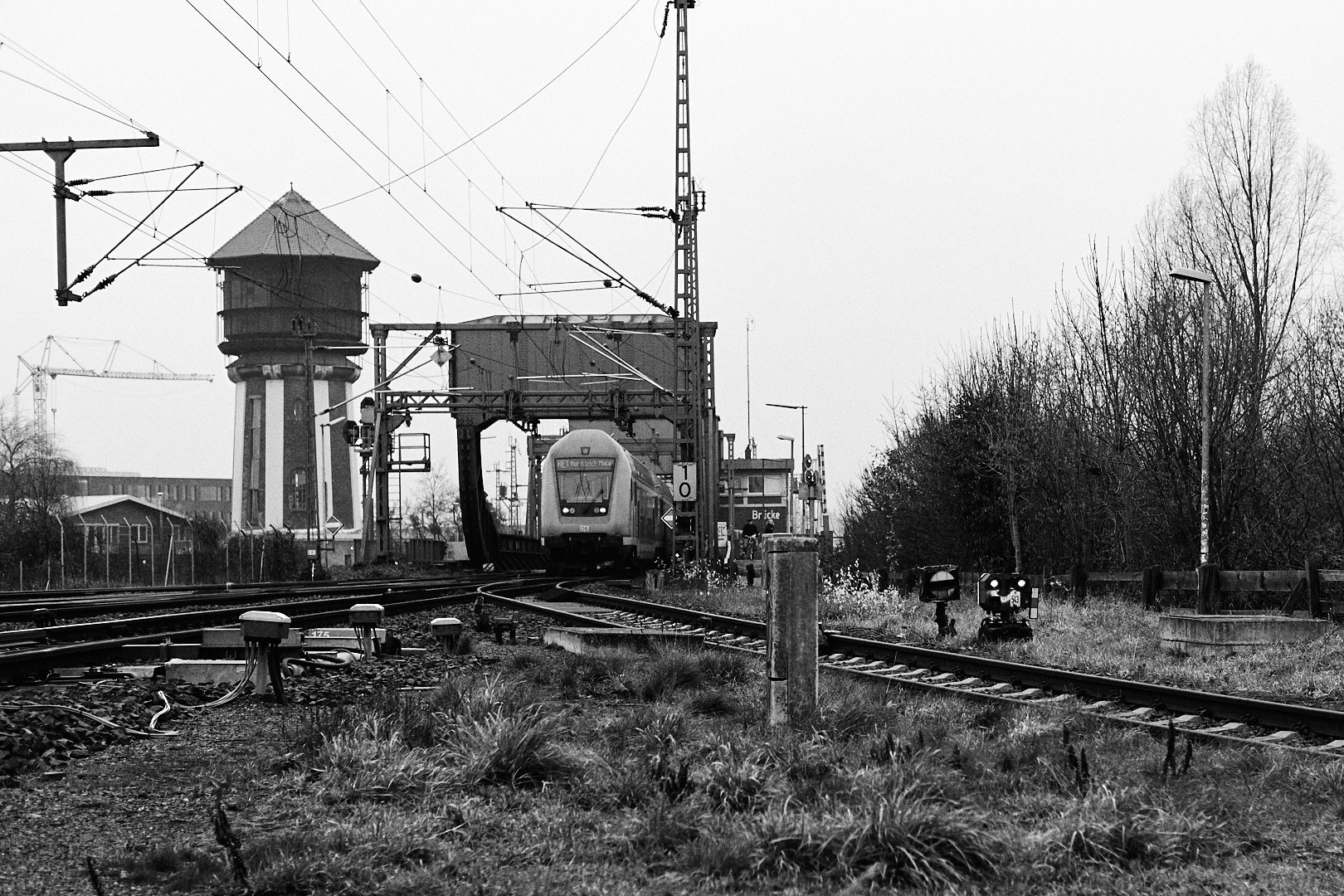 Eisenbahnbrücke und Wasserturm